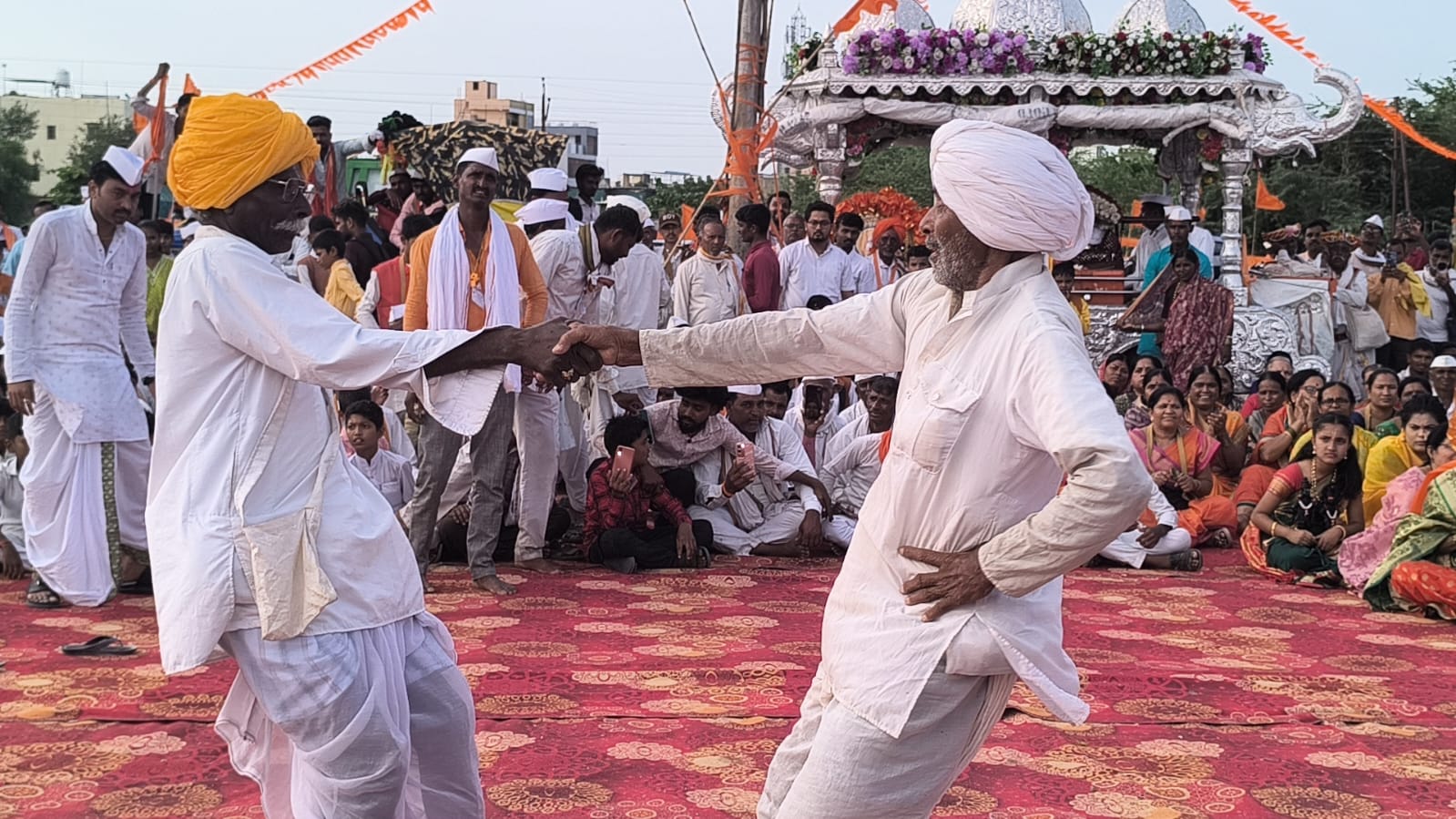 उत्सवातील संवाद